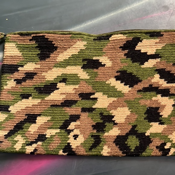 Ani Almeida camo clutch - Picture 5 of 8